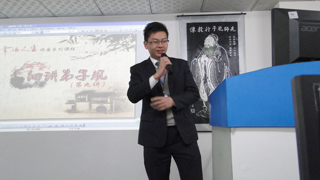 兄道友，弟道恭。兄弟睦，孝在中