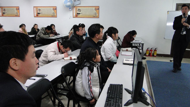 兄道友，弟道恭。兄弟睦，孝在中