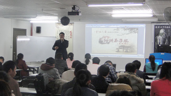 兄道友，弟道恭。兄弟睦，孝在中