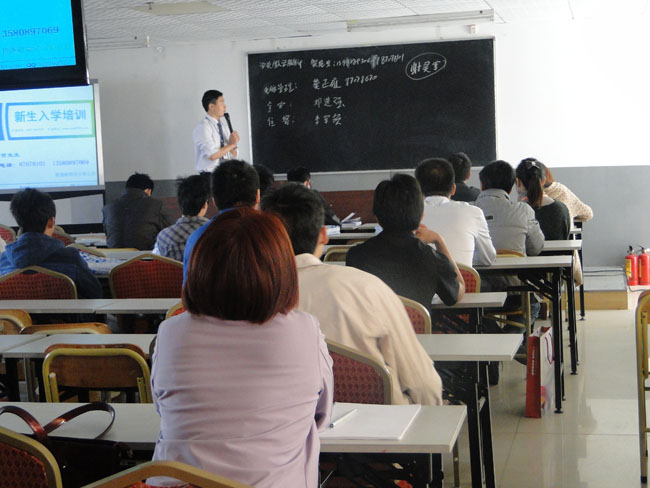 2013年12月，學(xué)員入學(xué)培訓(xùn)